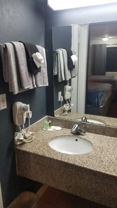 Osu 2 Queen Beds Hotel Room 117 Wi-Fi Стилуотър Екстериор снимка