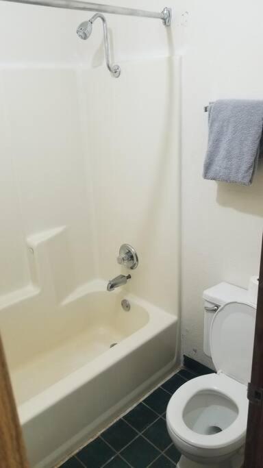 Osu 2 Queen Beds Hotel Room 117 Wi-Fi Стилуотър Екстериор снимка