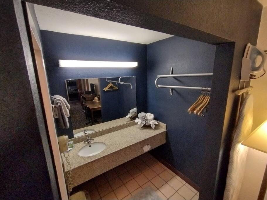 Osu 2 Queen Beds Hotel Room 117 Wi-Fi Стилуотър Екстериор снимка
